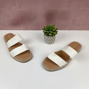Cushionaire White Tan Slip On Sandals Flat Shoes Women 8.5M Bhendi Summer